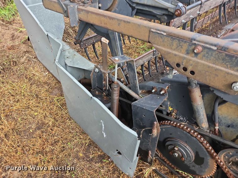 image for item EF3806 Gleaner LMF header pickup head