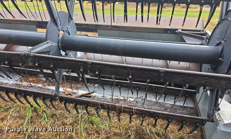 image for item EF3806 Gleaner LMF header pickup head