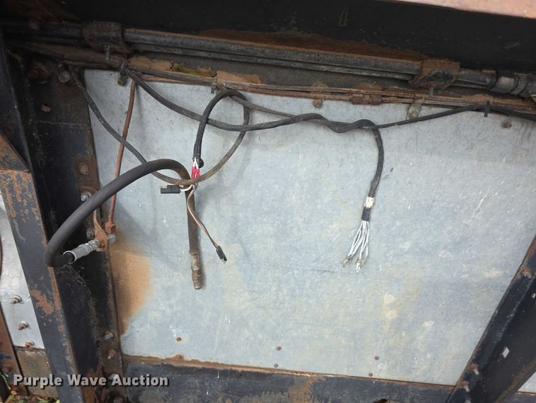 image for item EF3806 Gleaner LMF header pickup head