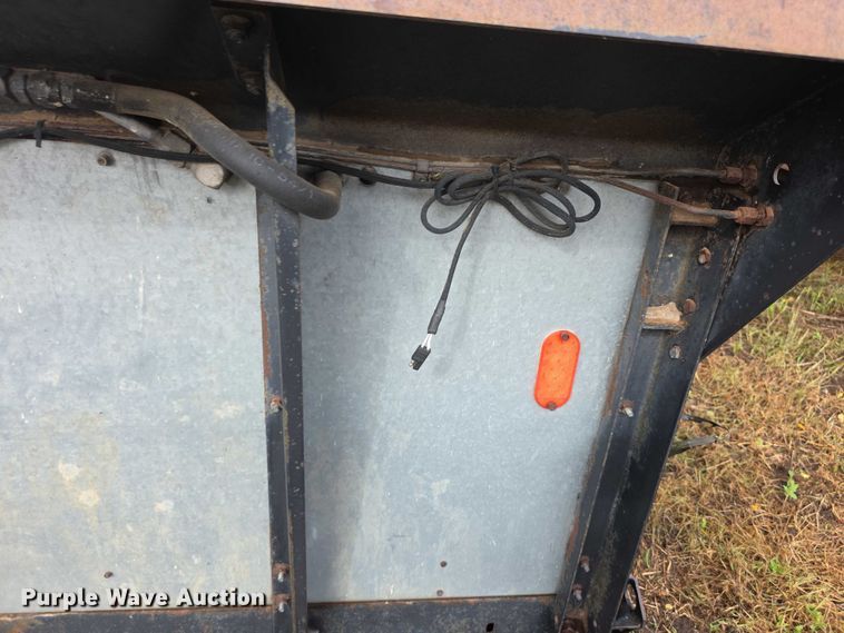 image for item EF3806 Gleaner LMF header pickup head