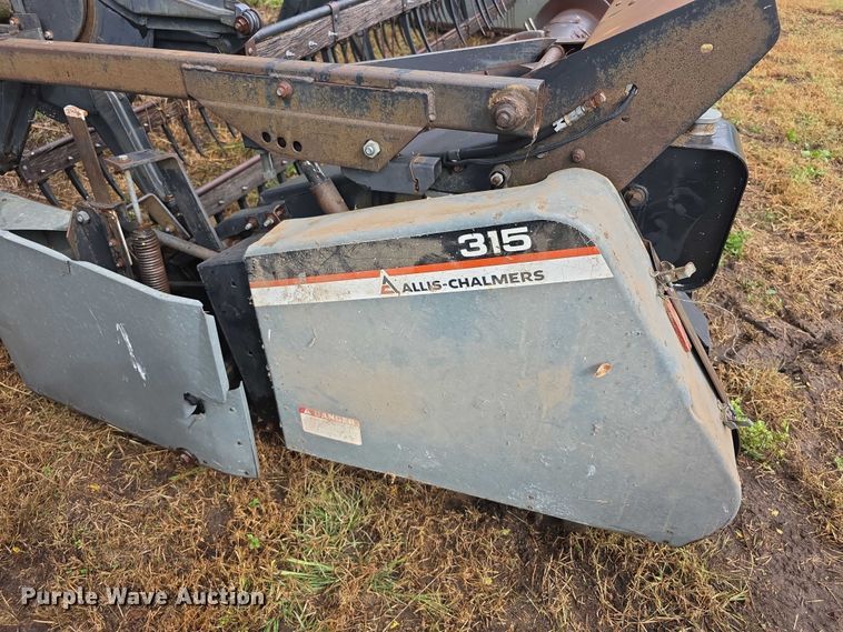 image for item EF3806 Gleaner LMF header pickup head