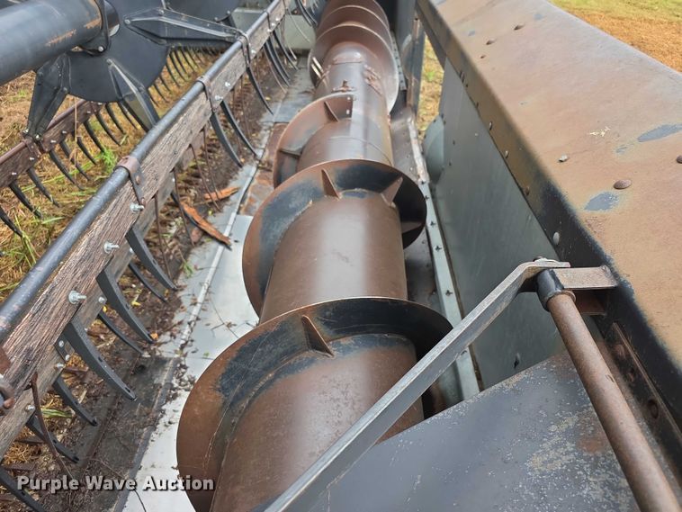 image for item EF3806 Gleaner LMF header pickup head