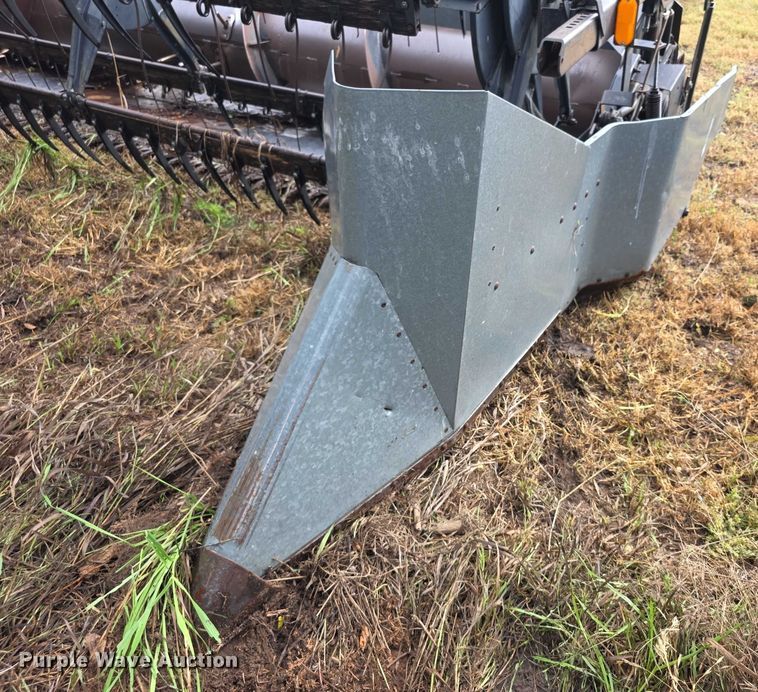 image for item EF3806 Gleaner LMF header pickup head