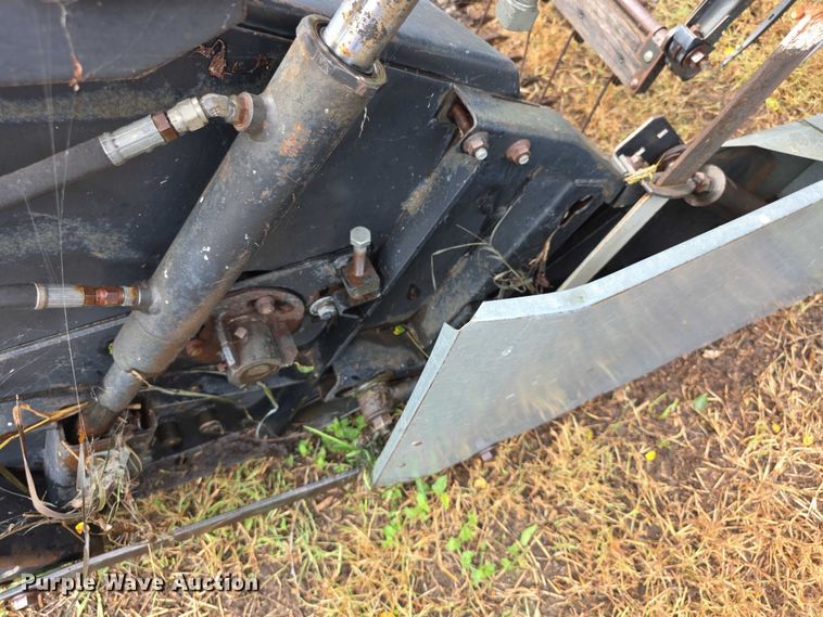 image for item EF3806 Gleaner LMF header pickup head