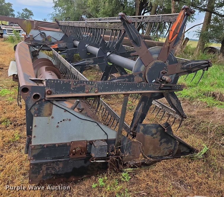 image for item EF3807 Gleaner LMF pickup head