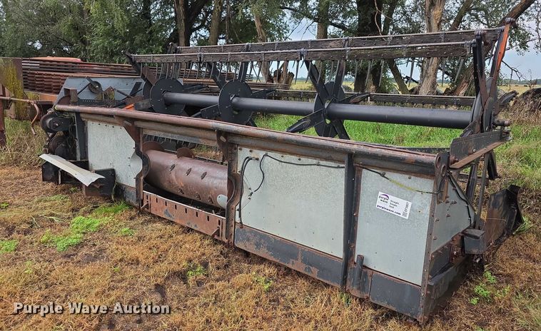 image for item EF3807 Gleaner LMF pickup head