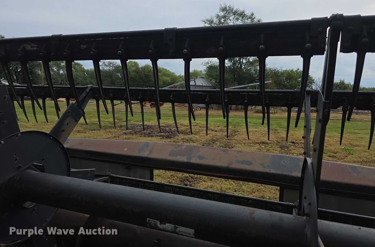 image for item EF3807 Gleaner LMF pickup head