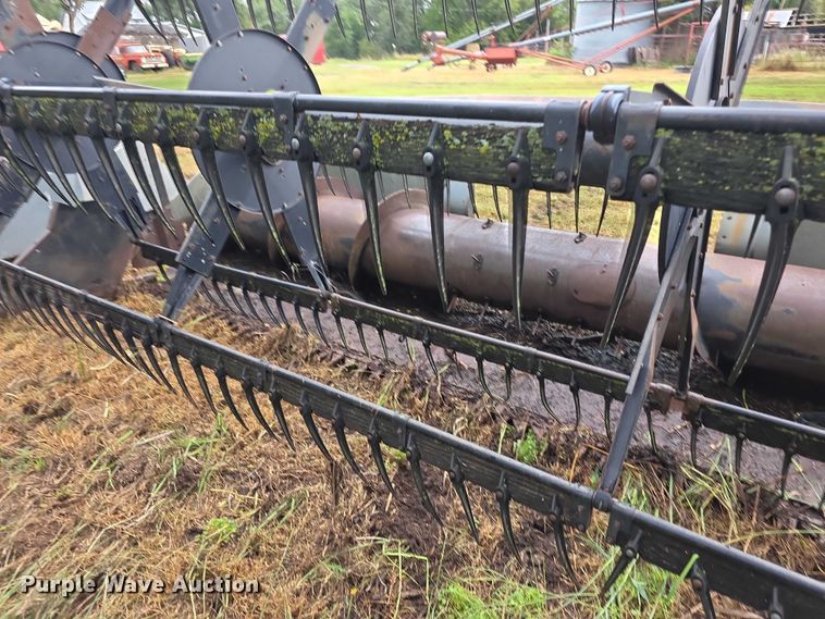 image for item EF3807 Gleaner LMF pickup head