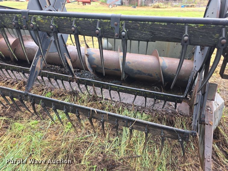 image for item EF3807 Gleaner LMF pickup head