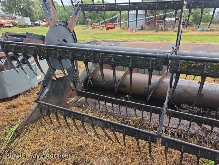 image for item EF3807 Gleaner LMF pickup head