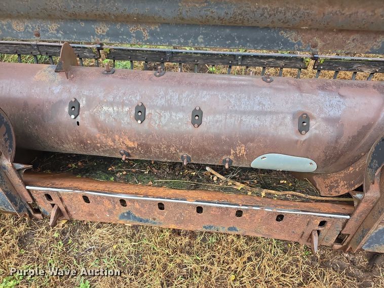 image for item EF3807 Gleaner LMF pickup head