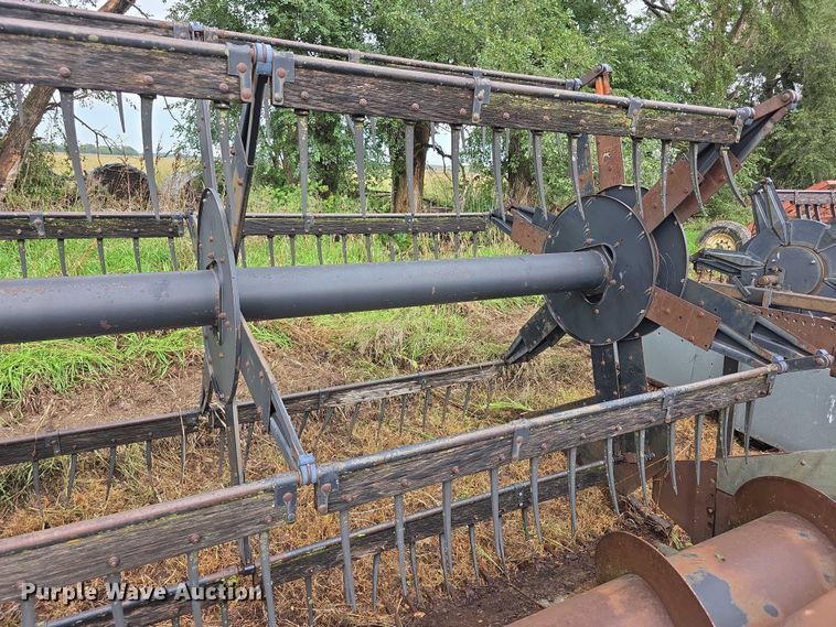 image for item EF3807 Gleaner LMF pickup head