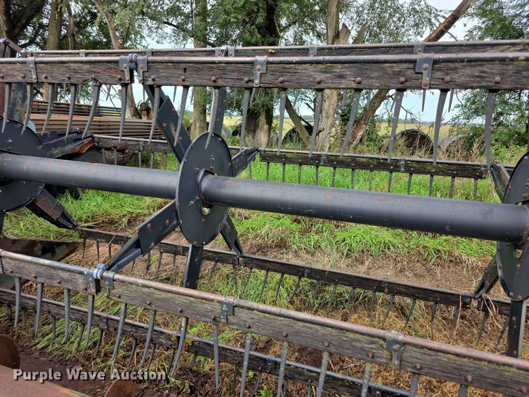 image for item EF3807 Gleaner LMF pickup head