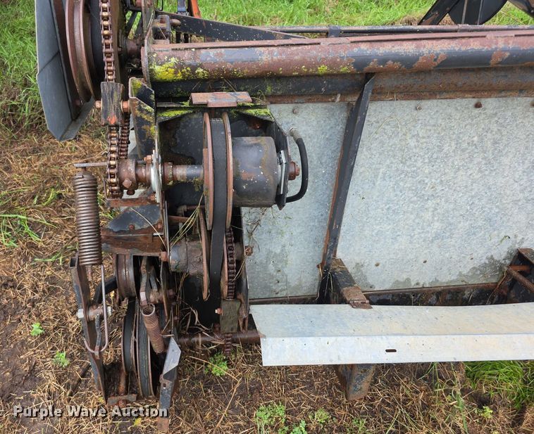 image for item EF3807 Gleaner LMF pickup head