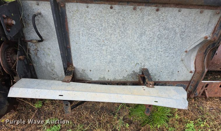 image for item EF3807 Gleaner LMF pickup head