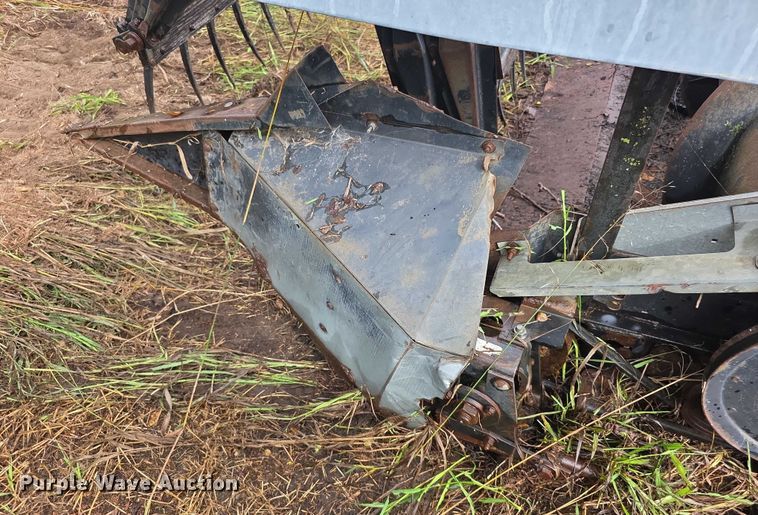 image for item EF3807 Gleaner LMF pickup head