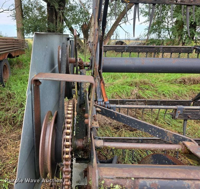 image for item EF3807 Gleaner LMF pickup head