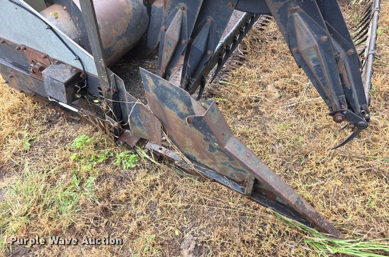 image for item EF3807 Gleaner LMF pickup head