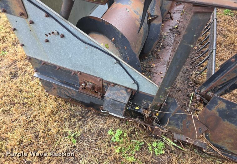 image for item EF3807 Gleaner LMF pickup head