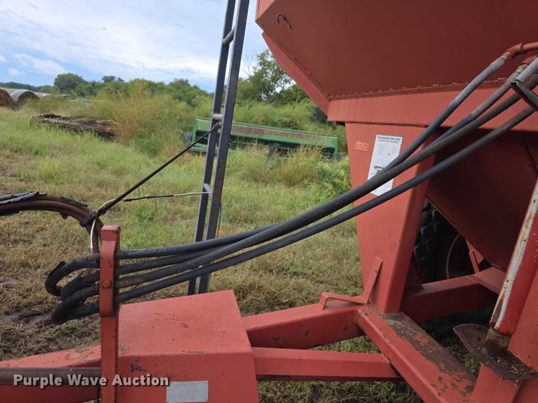 image for item EF3811 Brent 320 grain cart