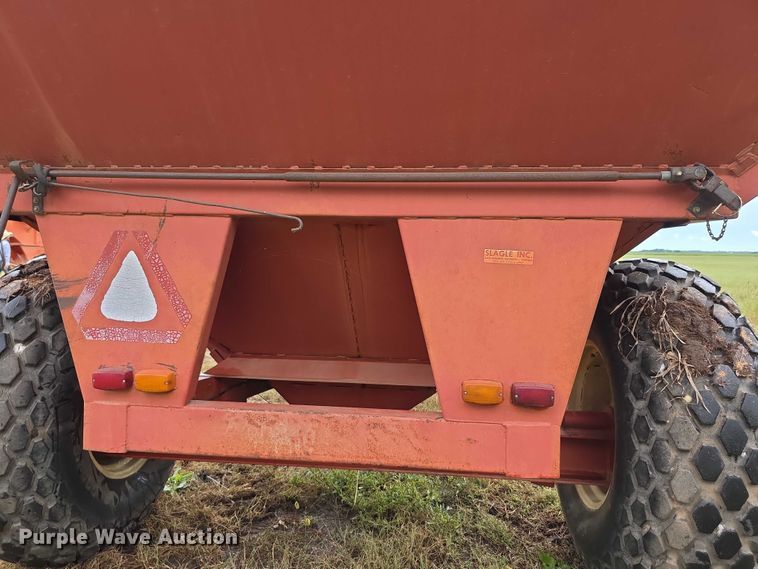 image for item EF3811 Brent 320 grain cart