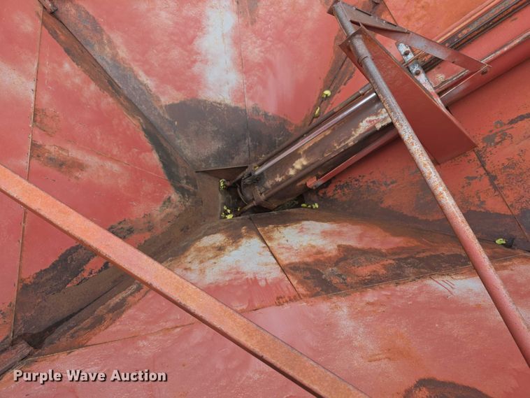 image for item EF3811 Brent 320 grain cart