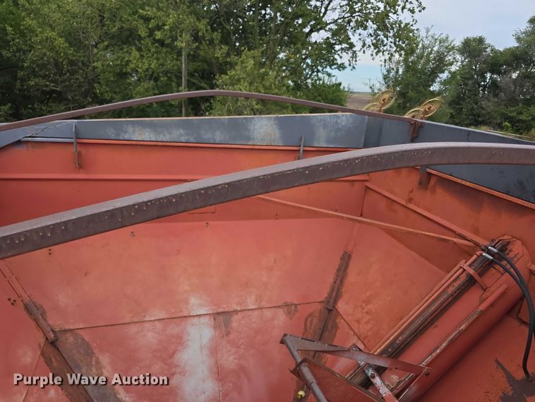 image for item EF3811 Brent 320 grain cart