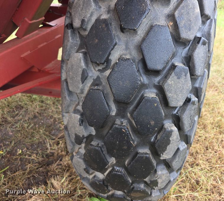 image for item EF3811 Brent 320 grain cart