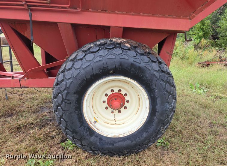 image for item EF3811 Brent 320 grain cart