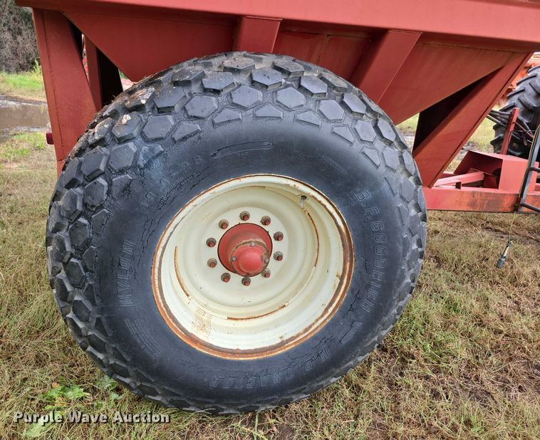 image for item EF3811 Brent 320 grain cart