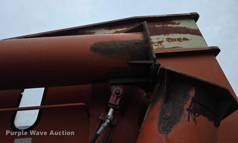 image for item EF3812 A&L Cisco 650T grain cart