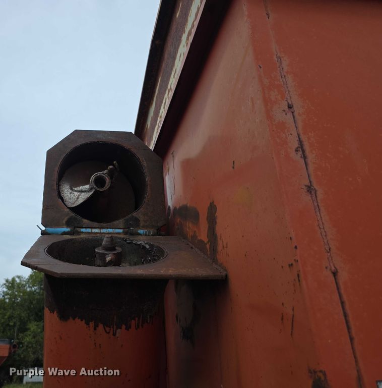 image for item EF3812 A&L Cisco 650T grain cart