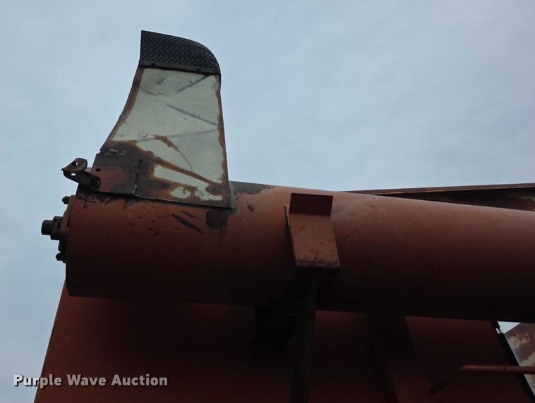 image for item EF3812 A&L Cisco 650T grain cart