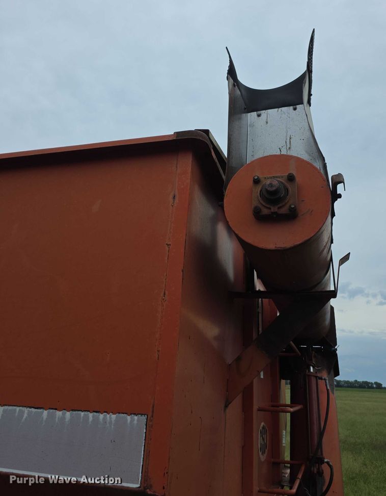 image for item EF3812 A&L Cisco 650T grain cart