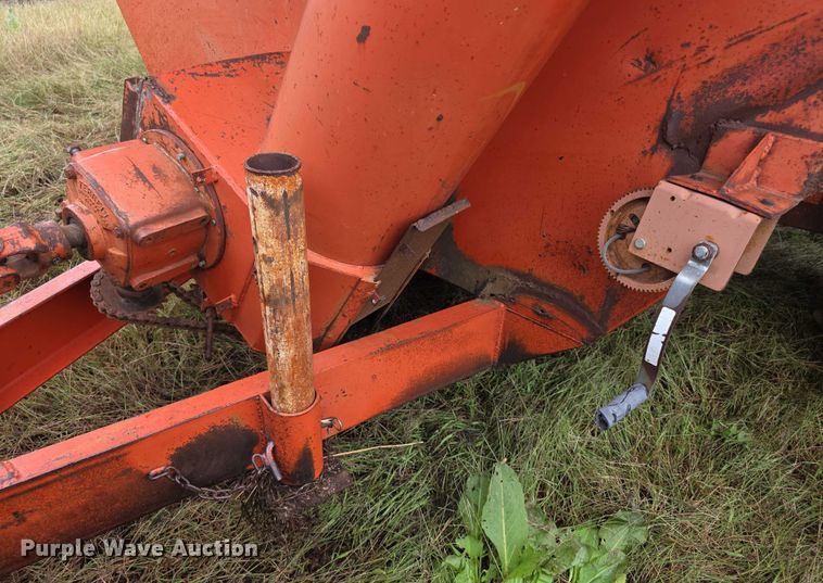 image for item EF3812 A&L Cisco 650T grain cart