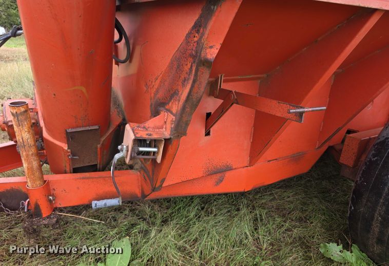 image for item EF3812 A&L Cisco 650T grain cart