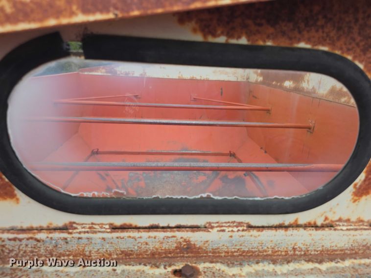 image for item EF3812 A&L Cisco 650T grain cart