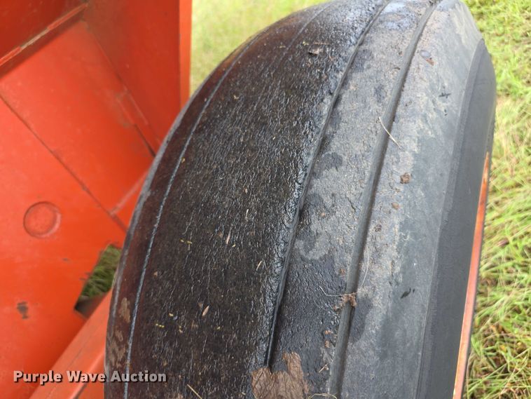 image for item EF3812 A&L Cisco 650T grain cart