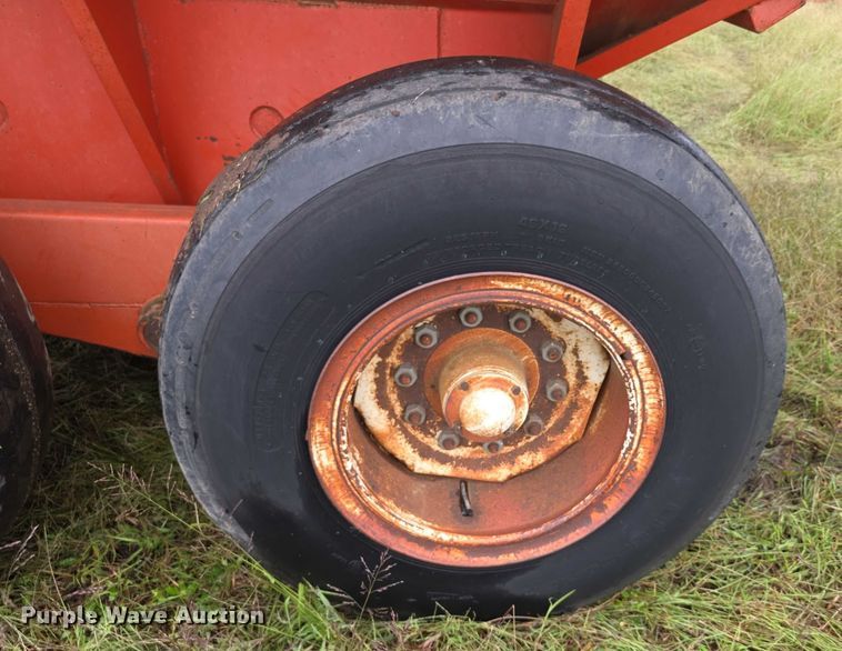 image for item EF3812 A&L Cisco 650T grain cart