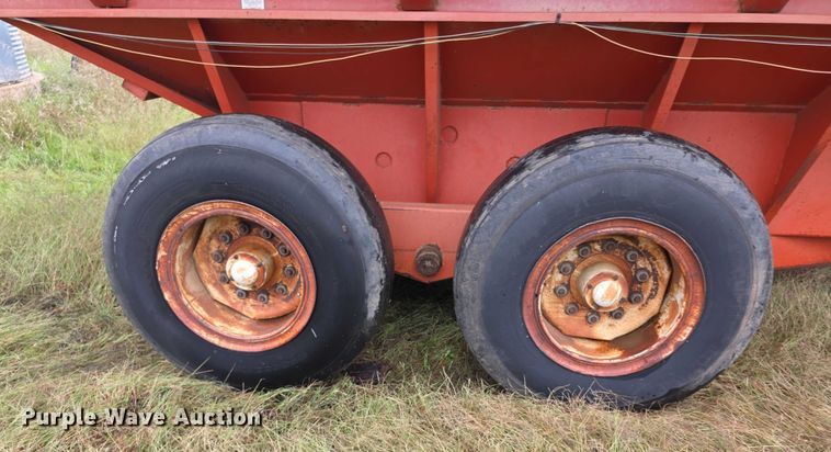 image for item EF3812 A&L Cisco 650T grain cart