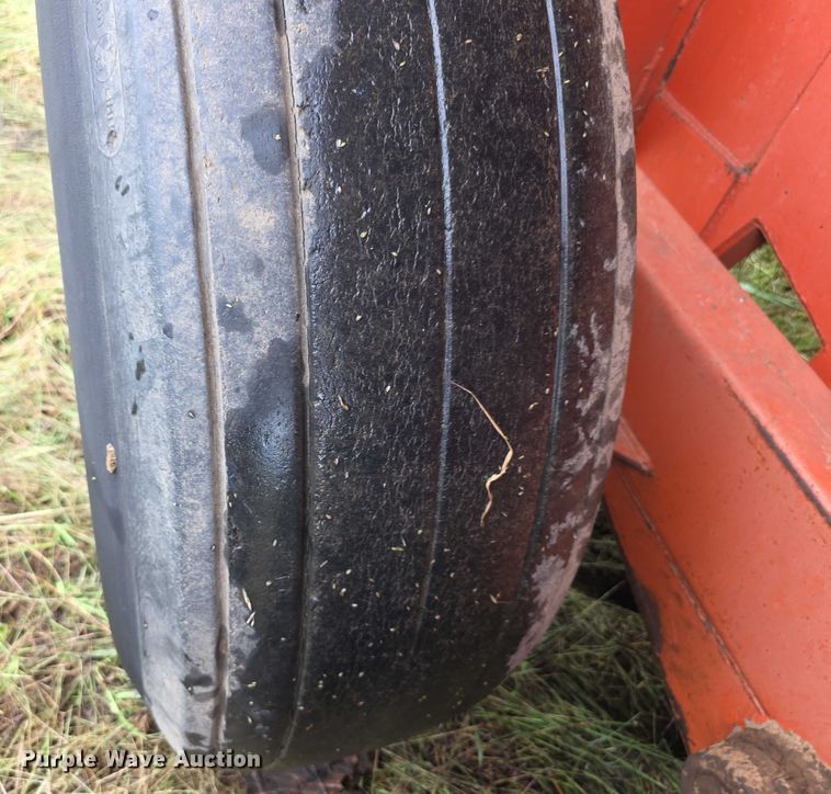 image for item EF3812 A&L Cisco 650T grain cart