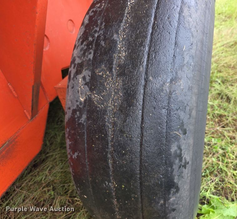 image for item EF3812 A&L Cisco 650T grain cart