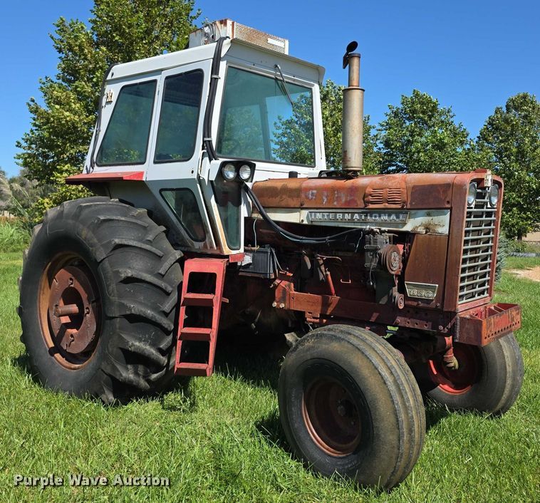 image for item EF3826 1967 International Harvester Farmall 856D tractor