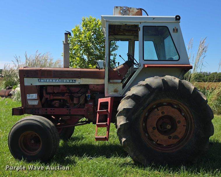 image for item EF3826 1967 International Harvester Farmall 856D tractor