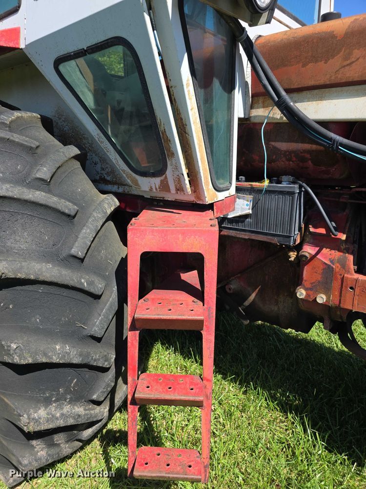 image for item EF3826 1967 International Harvester Farmall 856D tractor