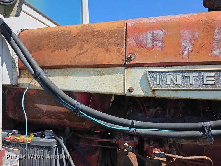 image for item EF3826 1967 International Harvester Farmall 856D tractor