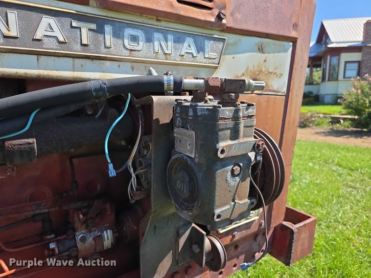 image for item EF3826 1967 International Harvester Farmall 856D tractor