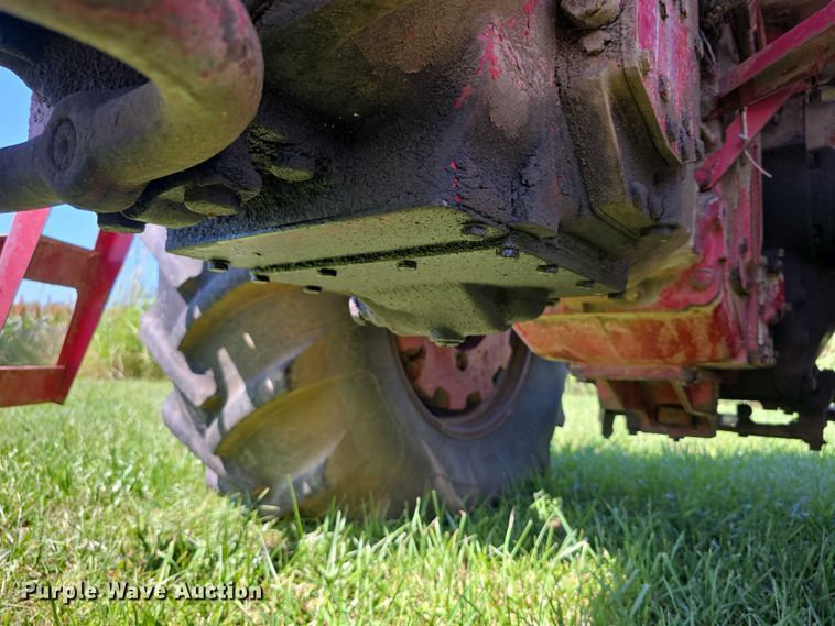 image for item EF3826 1967 International Harvester Farmall 856D tractor