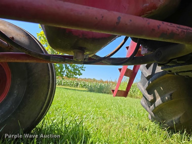 image for item EF3826 1967 International Harvester Farmall 856D tractor