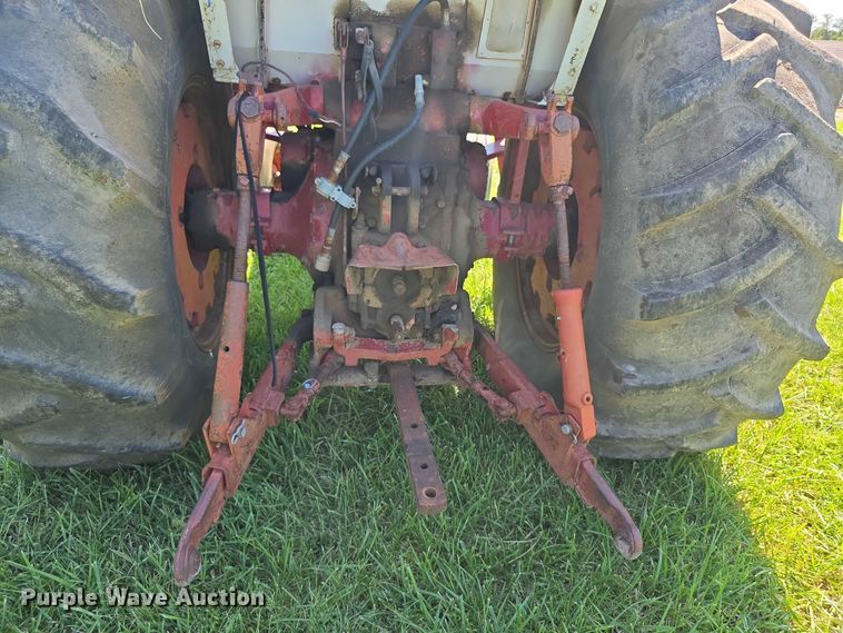 image for item EF3826 1967 International Harvester Farmall 856D tractor